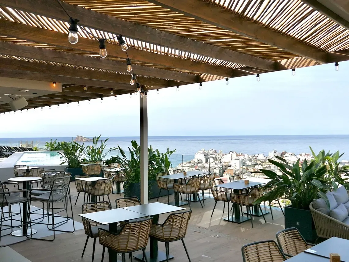 Terraza con vistas al mar en Benidorm